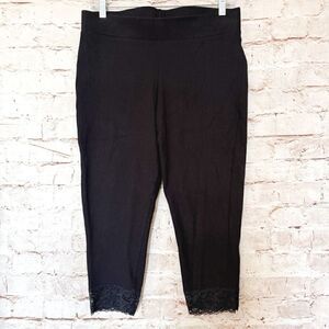 Torrid lace trim Capri leggings